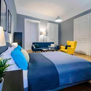 R171 Elitehost Raday , Budapest Ungheria